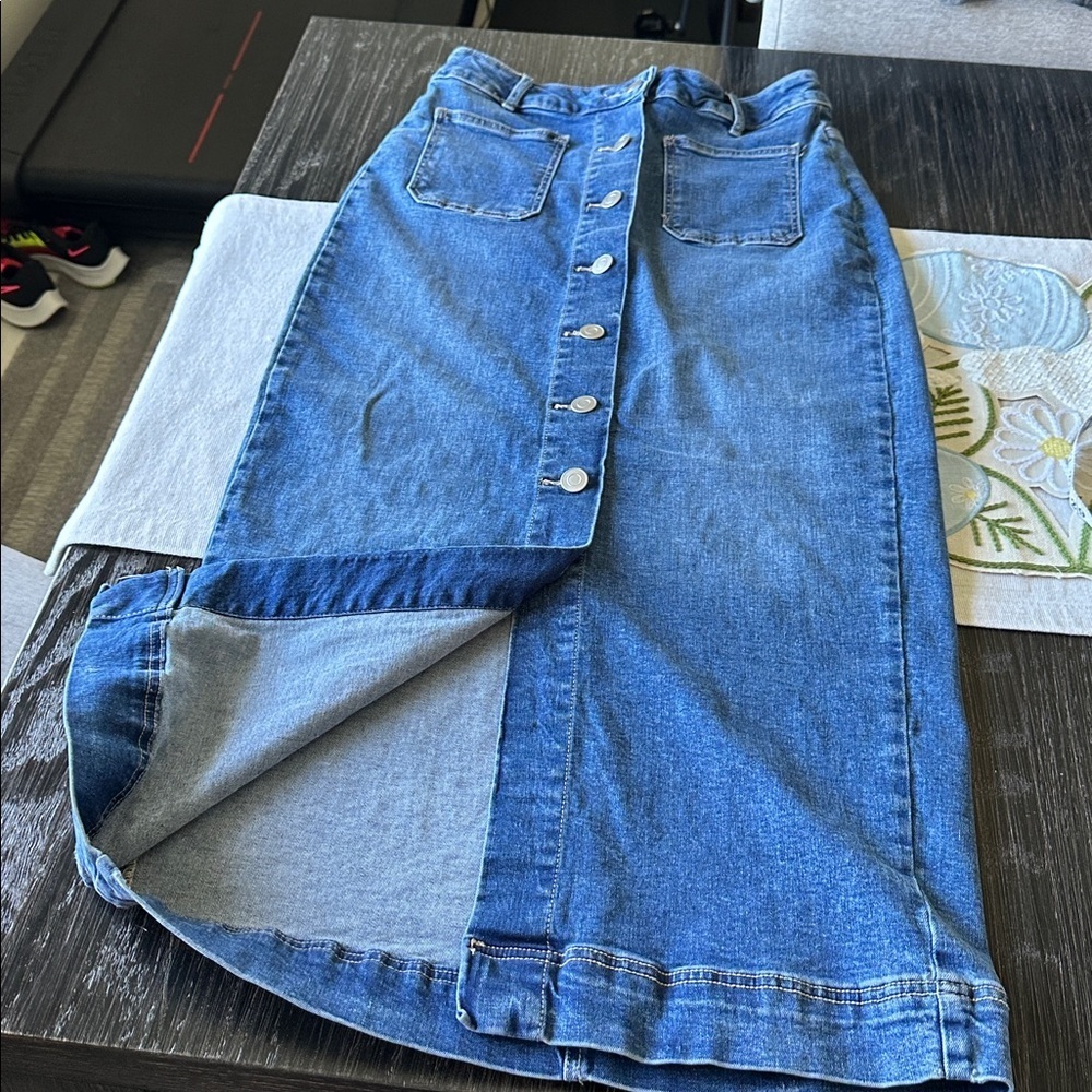 Bagatelle Collection Button Front A-Line Midi Length Denim Jean Skirt, Size 8 - Picture 5 of 13